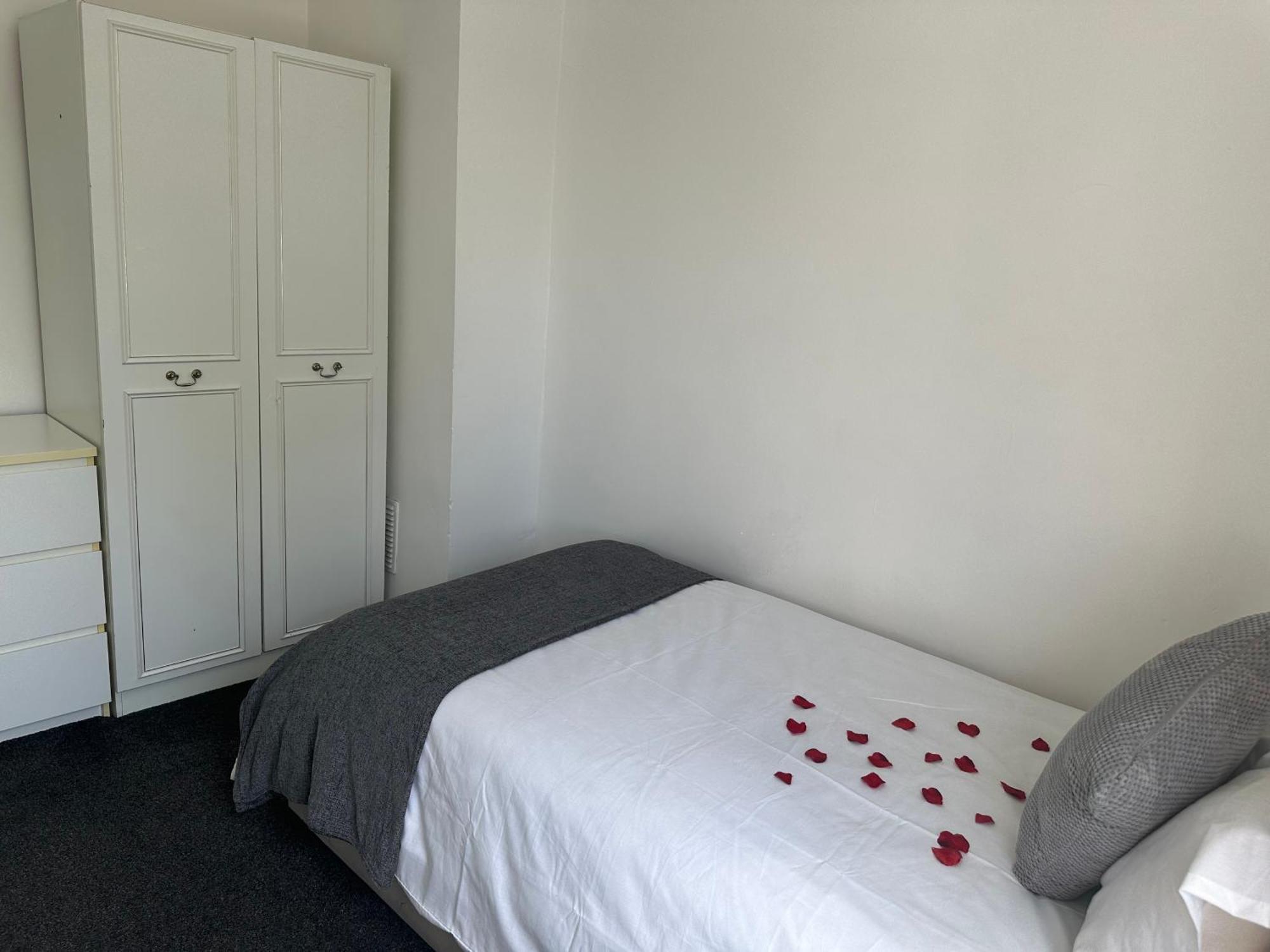 Вилла Experience London With Easy Бромли Экстерьер фото